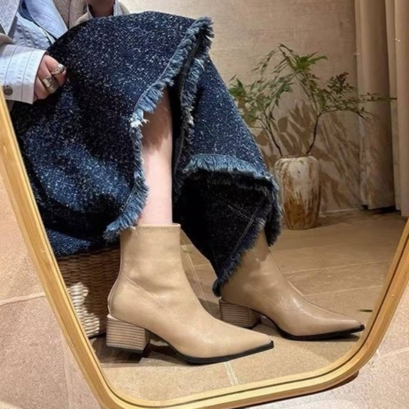 Vintage Fashion In 2026 - 2026 Street Style Designer Vintage Puntige