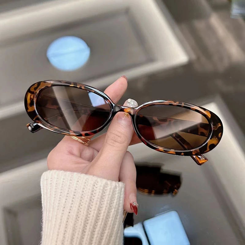 Nieuwe ovale vintage zonnebril - Vintage Fashion Girl recensie en prijs